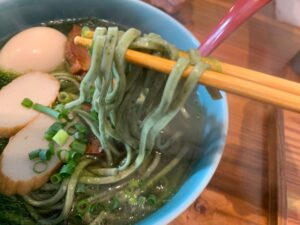 オキナワソバエイブンエイブンの沖縄そば