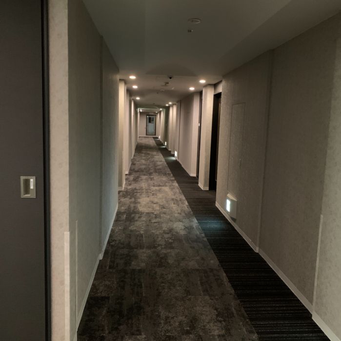 フォーポイントバイシェラトン函館の11階の廊下です。