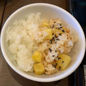 フォーポイントバイシェラトン函館の栗とさつまいものご飯。