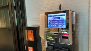 フォーポイントバイシェラトン名古屋中部国際空港の1階には両替するところやAEDもありました!