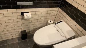 フォーポイントバイシェラトン名古屋中部国際空港の客室のトイレです。