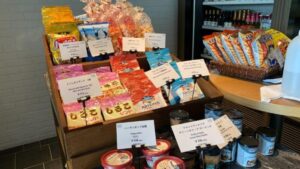 フォーポイントバイシェラトン中部国際空港の売店です。
