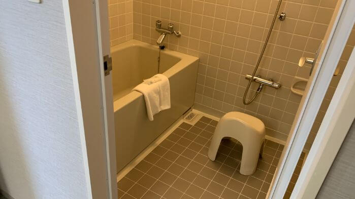 ウェスティンルスツリゾートのバスルームの浴槽など。