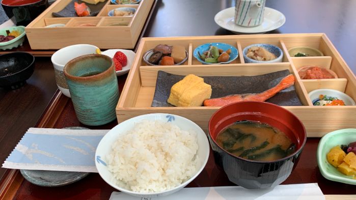 シェラトン都東京の朝食、カフェカリフォルニアの和定食です。