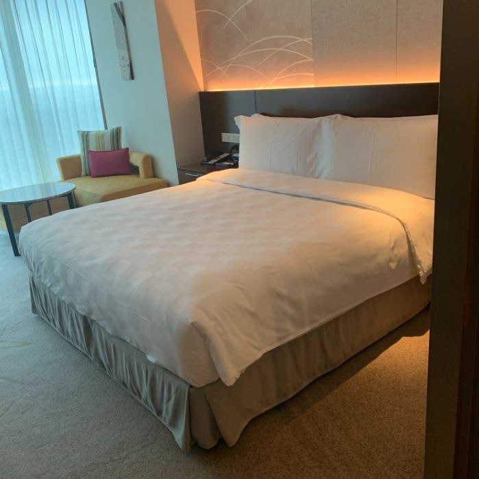 大阪マリオット都ホテルの客室。