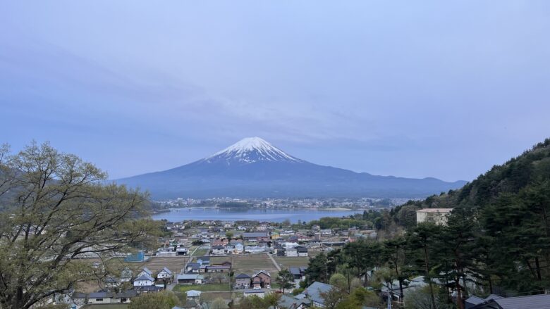 グランピングテラス嶺乃華のコテージから見える富士山の眺望