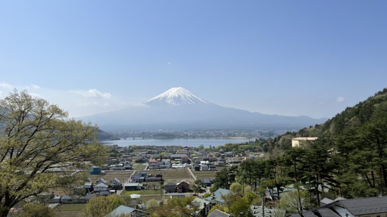 グランピングテラス嶺乃華のコテージから見える富士山の眺望