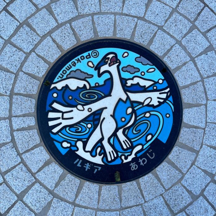 道の駅あわじに設置のルギアのポケふた