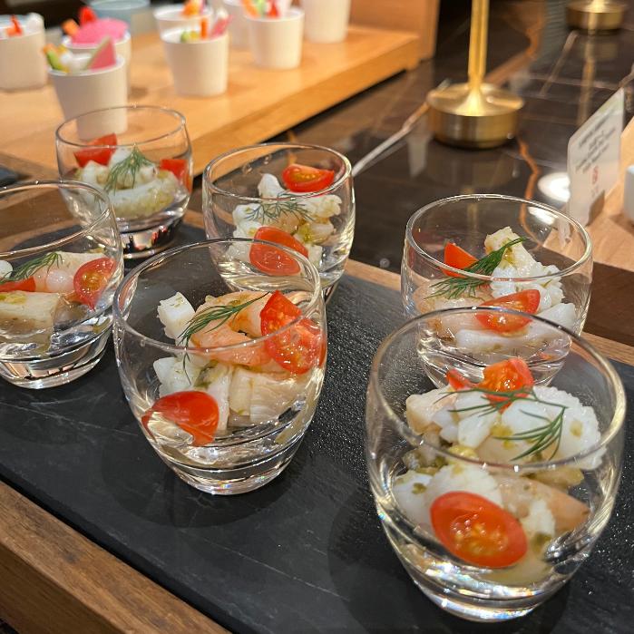 リッツカールトン福岡｜ディナー前のオードブルとカクテルドリンク