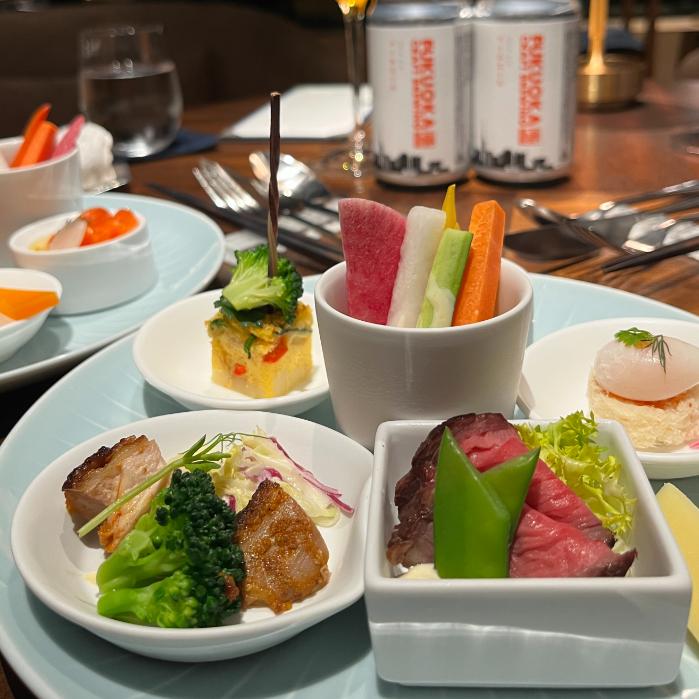 リッツカールトン福岡｜ディナー前のオードブルとカクテルドリンク