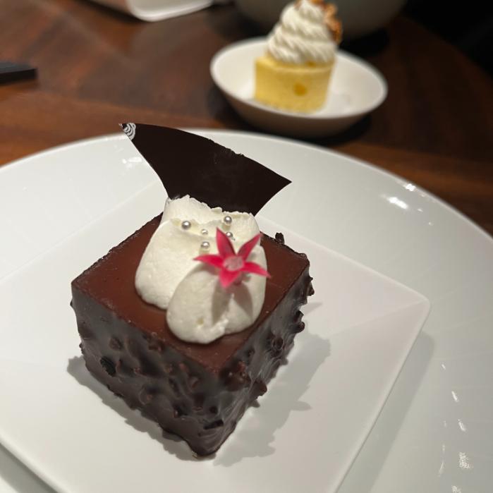 リッツカールトン福岡｜ディナー前のオードブルとカクテルドリンク